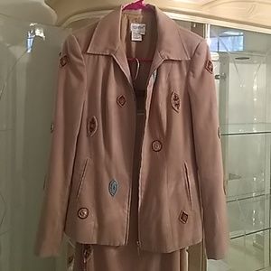 Gorgeous jacket and skirt suite!